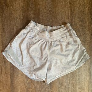 Lululemon Hotty Hot shorts 4”